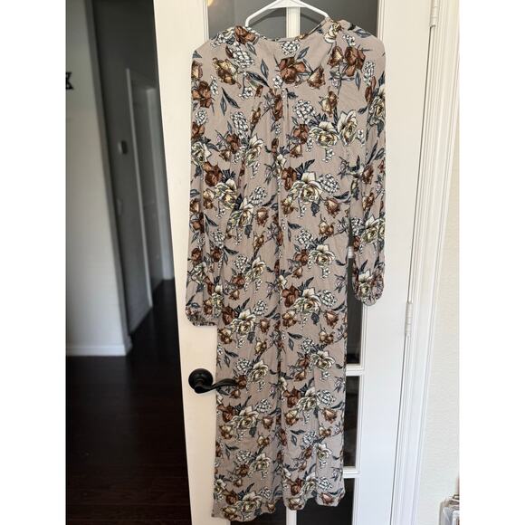 Natural Life long sleeve maxi dress gray floral roses size Large
Magnolia - Picture 8 of 11